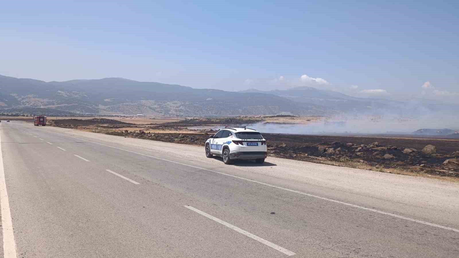 Gaziantep’te anız yangını 5 gaziantepte aniz yangini 1 9Gfst5LL