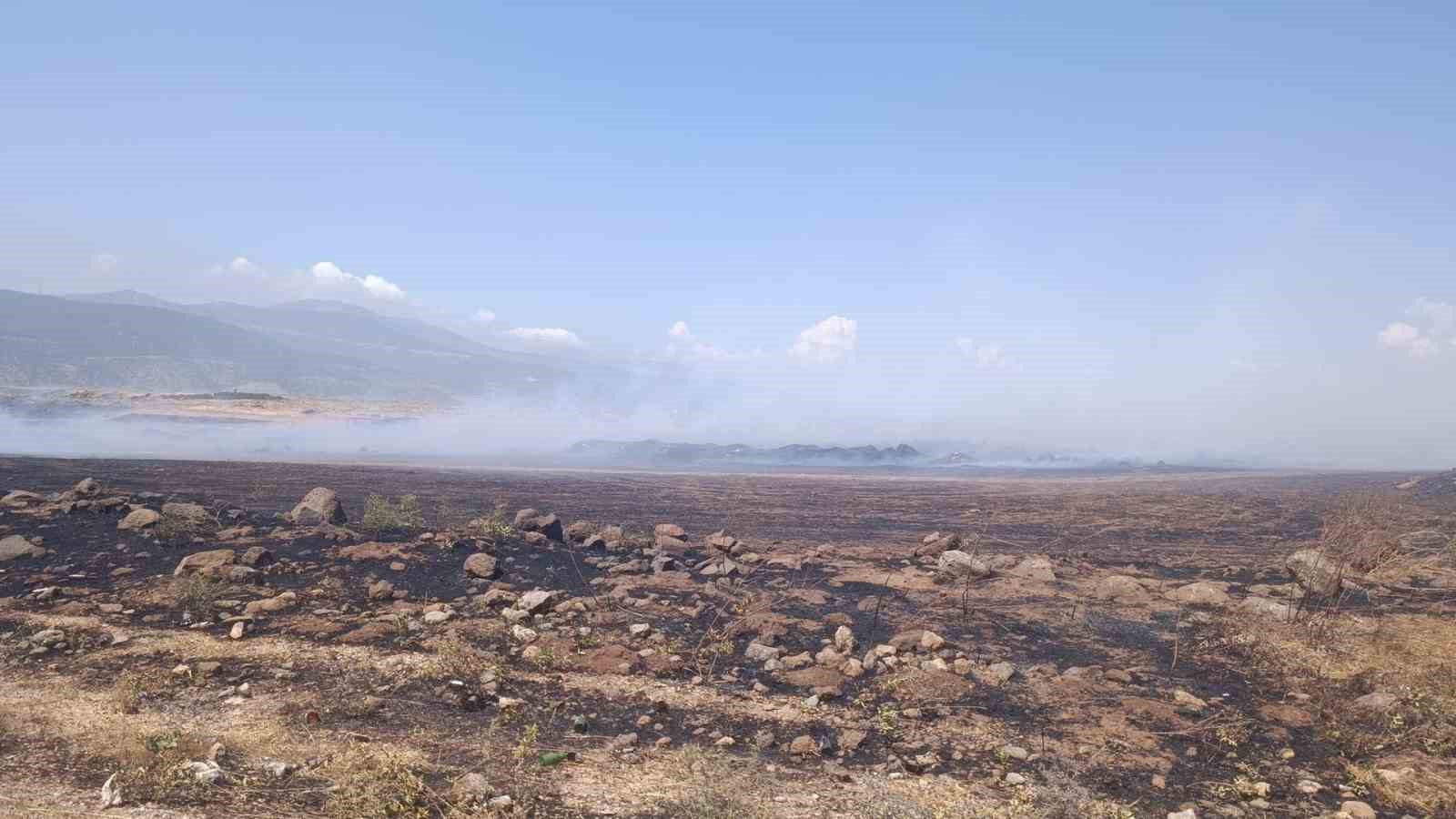 Gaziantep’te anız yangını 6 gaziantepte aniz yangini 2 fWFD6Wzc