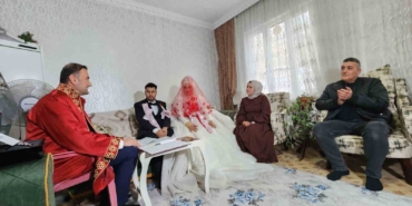 gaziantepte-ask-kar-kis-dinlemedi-gelin-ve-damat-nikah-salonuna-gidemeyince-nikah-memuru-eve-3puBaOdl.jpg
