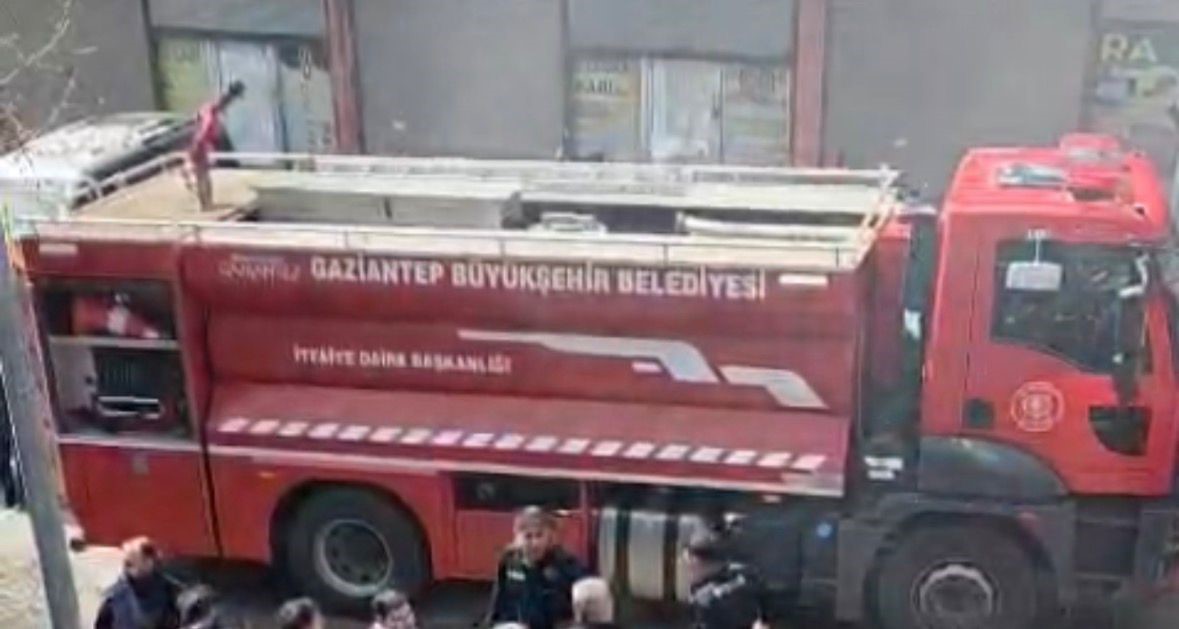 gaziantepte ayakkabi imalathanesinde korkutan yangin 1 cNF3r6Hg