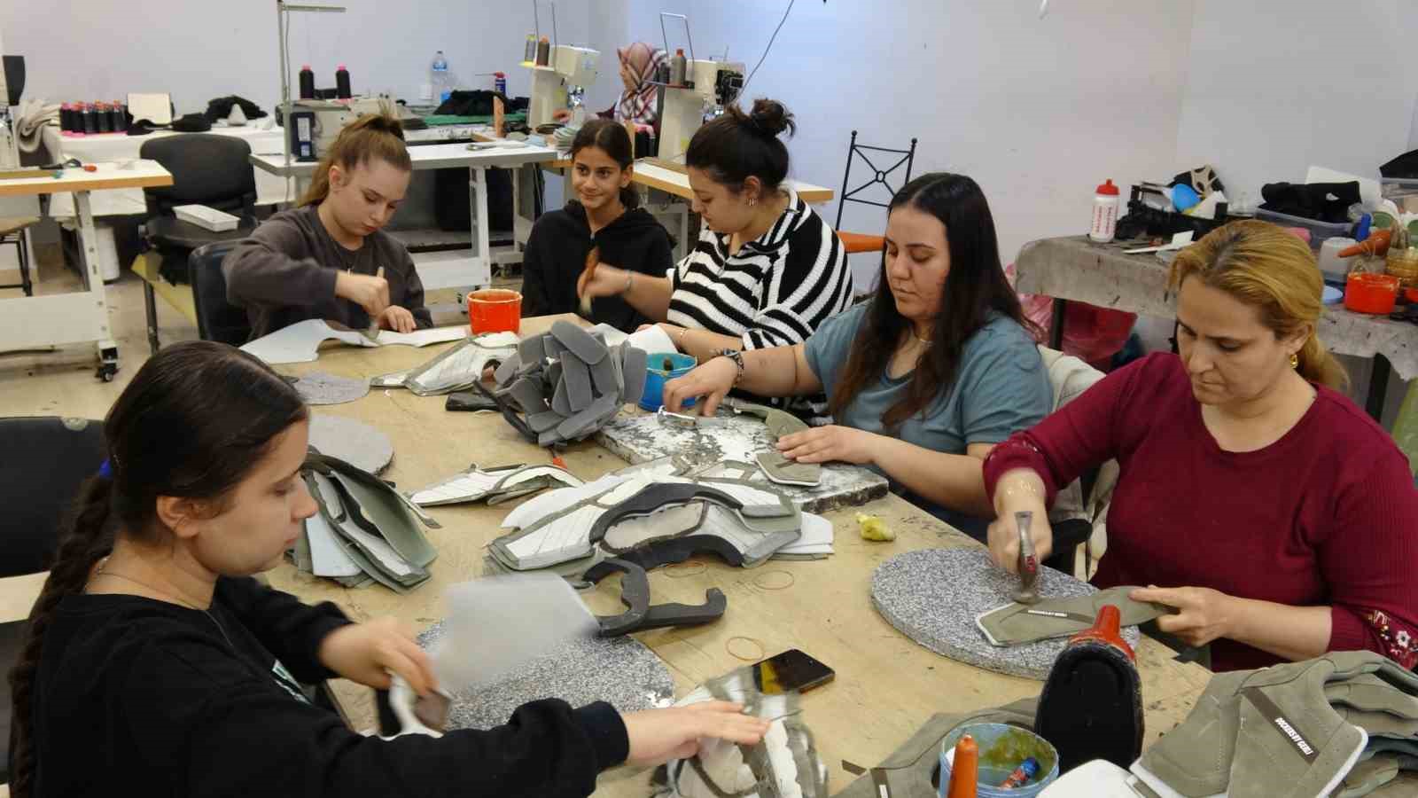 gaziantepte ayakkabi sektorunun imdadina kadinlar yetisti 0 ScnNqZ5u