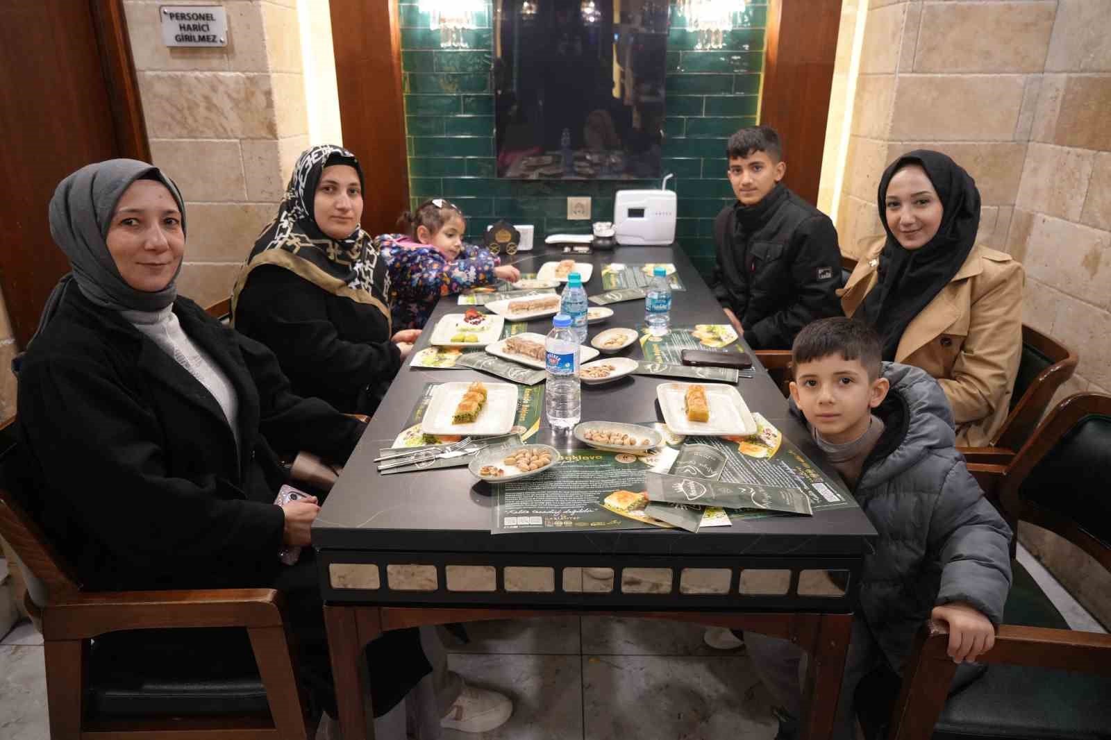 gaziantepte baklava kampanyasi kuyruk olusturdu 5 3GDVXmYu