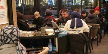 gaziantepte-baklava-kampanyasi-kuyruk-olusturdu-fUIhyJv2.jpg
