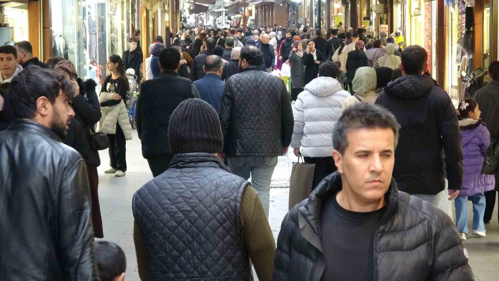 Gaziantep’te bayram alışverişinde adım atacak yer kalmadı 6 gaziantepte bayram alisverisinde adim atacak yer kalmadi 2 vFOlH8JX
