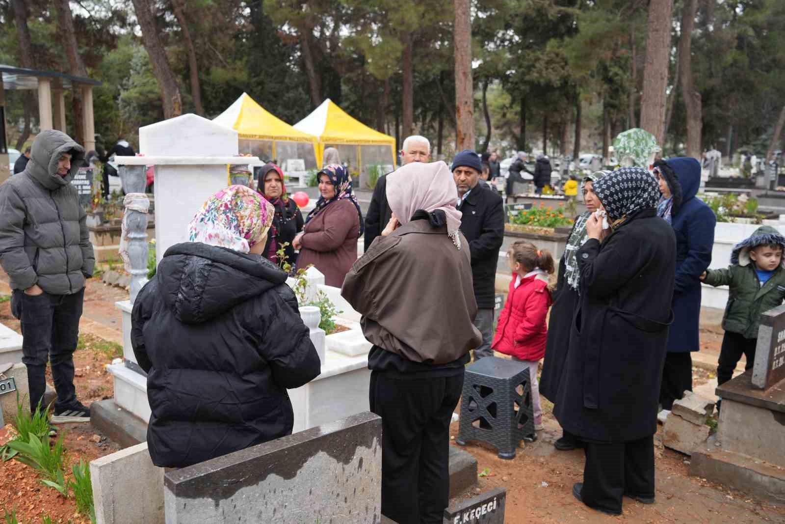 gaziantepte bayram oncesi mezarliklarda ziyaretci yogunlugu 2 bJXk2CdY
