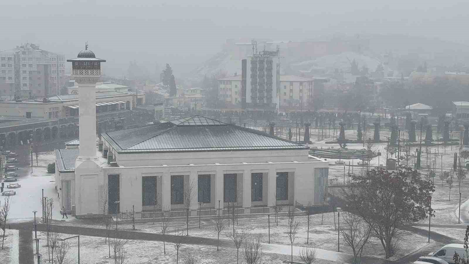 gaziantepte beklenen kar yagisi etkisini gostermeye basladi 0 Tlz9dWTm