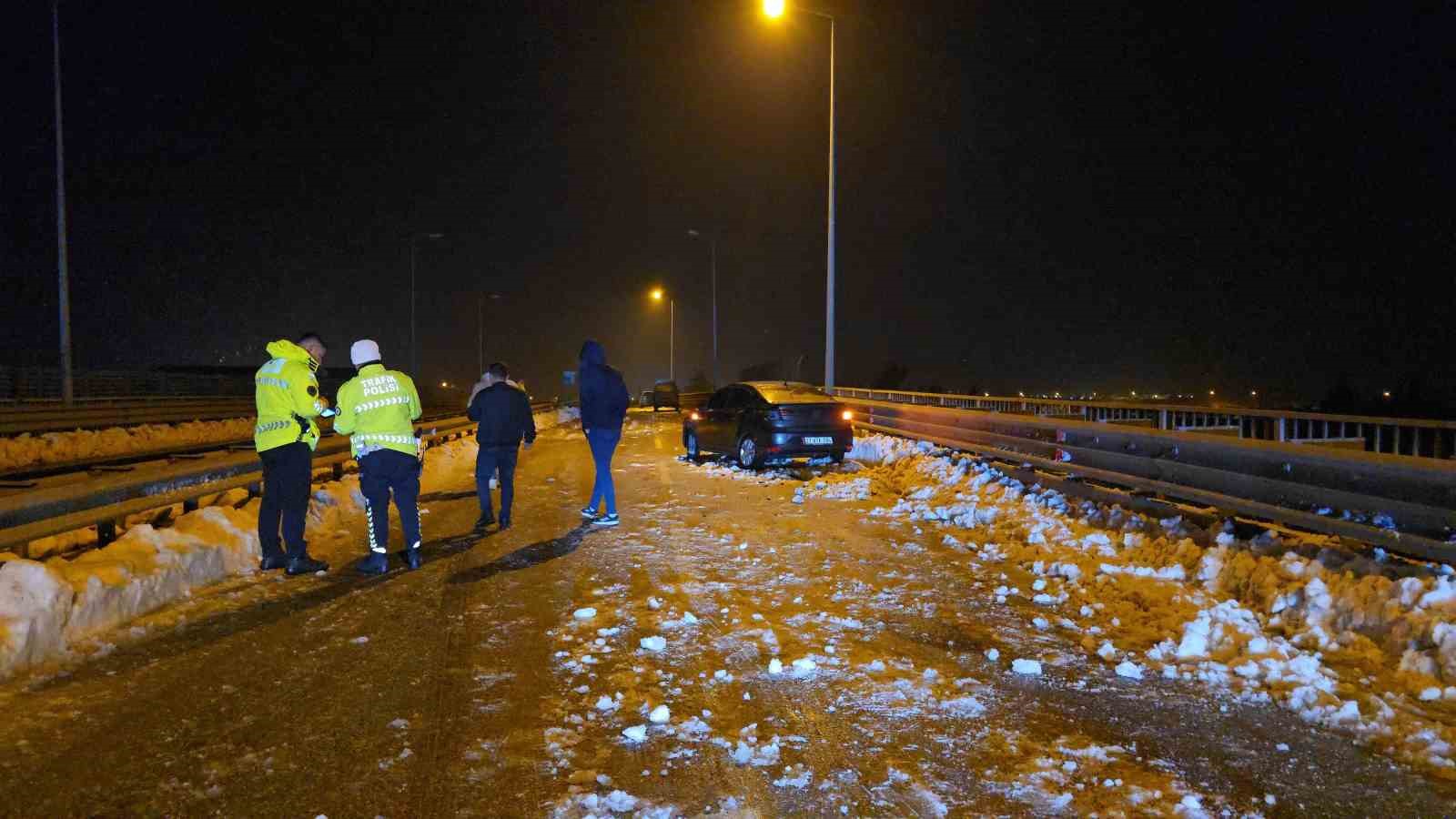 Gaziantep’te buzlanma nedeniyle kaza: 1 yaralı 6 gaziantepte buzlanma nedeniyle kaza 1 yarali 2
