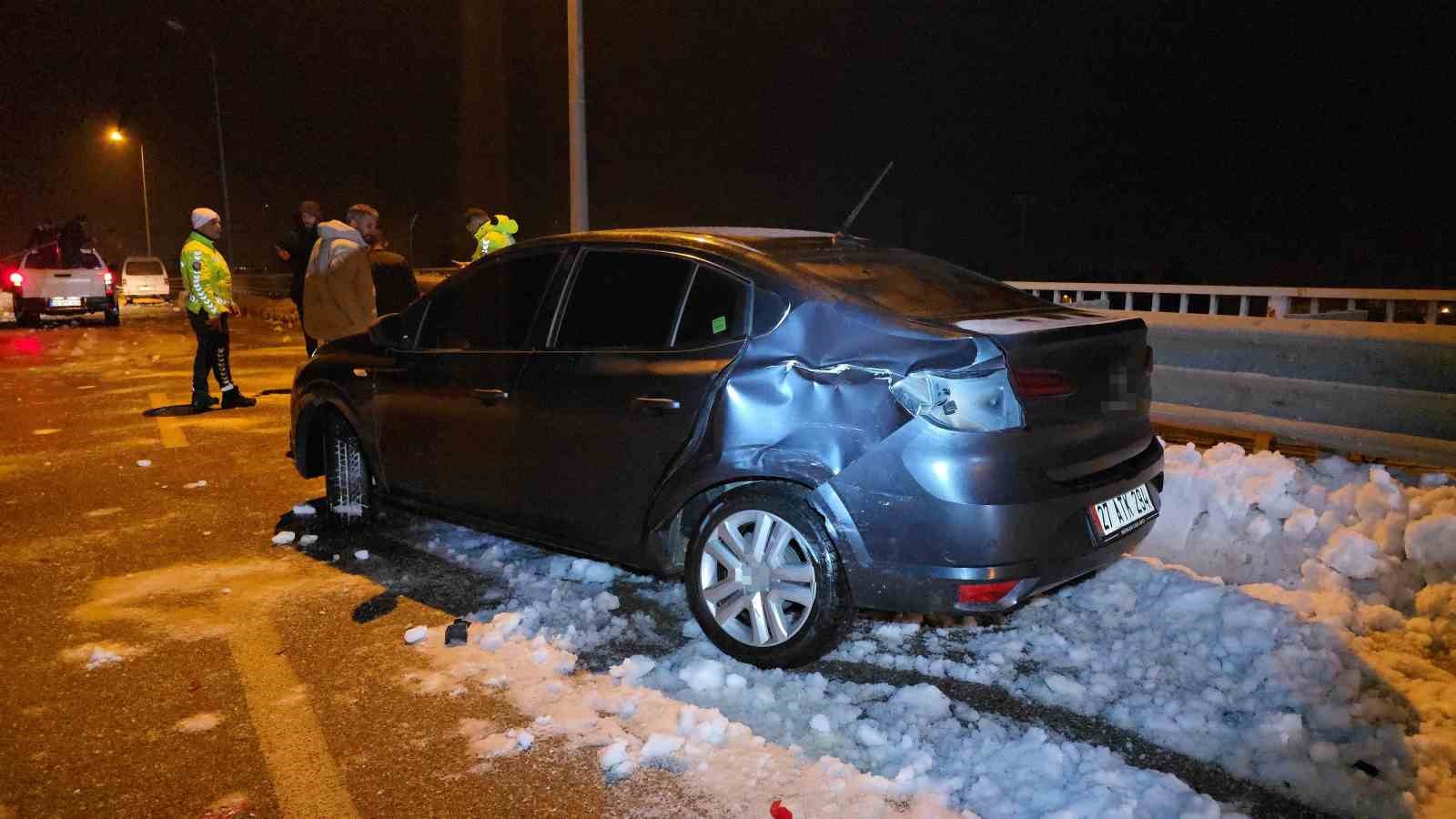 Gaziantep’te buzlanma nedeniyle kaza: 1 yaralı 8 gaziantepte buzlanma nedeniyle kaza 1 yarali 4 Bw1vEIA8