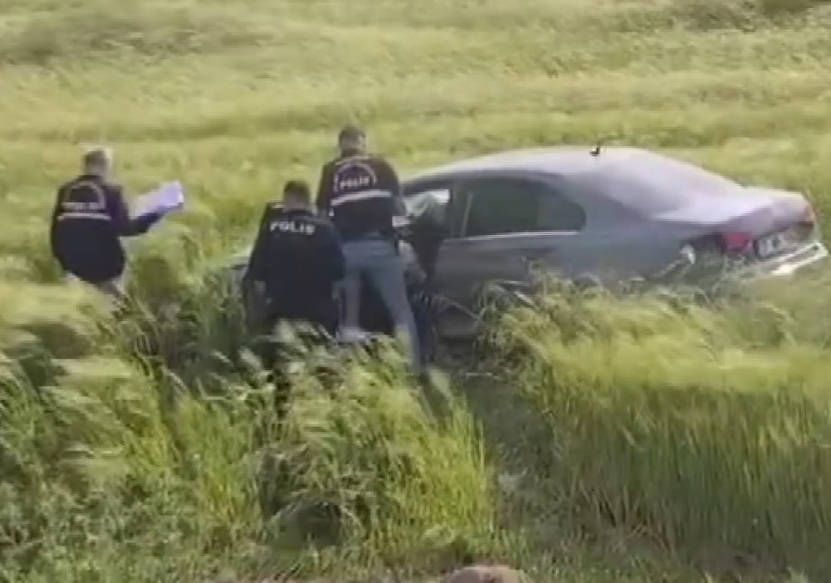 gaziantepte carpisan otomobiller tarlaya uctu 1i agir 5 yarali 0 tHrrWjai