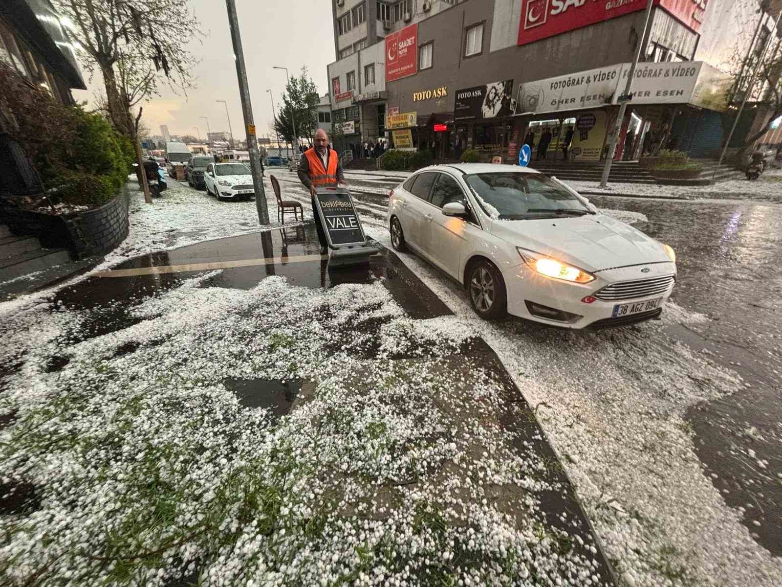 gaziantepte ceviz buyuklugunde dolu yagdi 4 3EI7RVpm