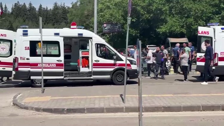 gaziantepte cezaevi onunde silahli saldiri 2 yarali 1 hrSKOvmq