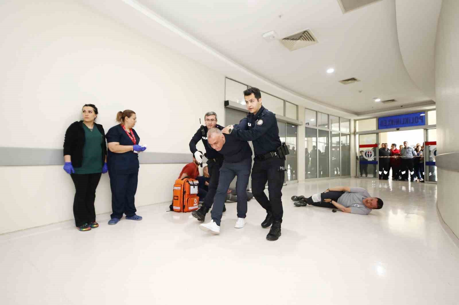 Gaziantep’te çocuk kaçırma olaylarına karşı gerçeği aratmayan ’pembe kod’ tatbikatı 8 gaziantepte cocuk kacirma olaylarina karsi gercegi aratmayan pembe kod tatbikati 4 s4ybvQOZ