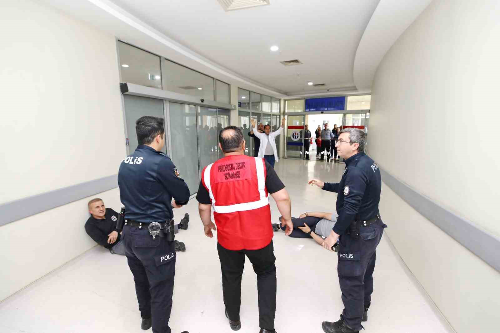 Gaziantep’te çocuk kaçırma olaylarına karşı gerçeği aratmayan ’pembe kod’ tatbikatı 9 gaziantepte cocuk kacirma olaylarina karsi gercegi aratmayan pembe kod tatbikati 5 ZIAZ7haJ