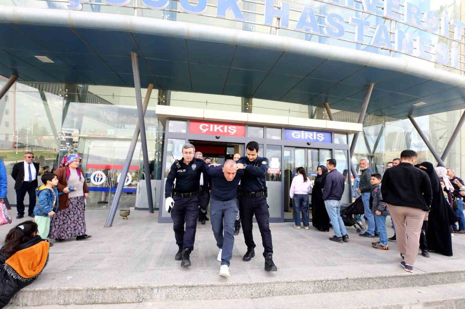 Gaziantep’te çocuk kaçırma olaylarına karşı gerçeği aratmayan ’pembe kod’ tatbikatı 10 gaziantepte cocuk kacirma olaylarina karsi gercegi aratmayan pembe kod tatbikati 6