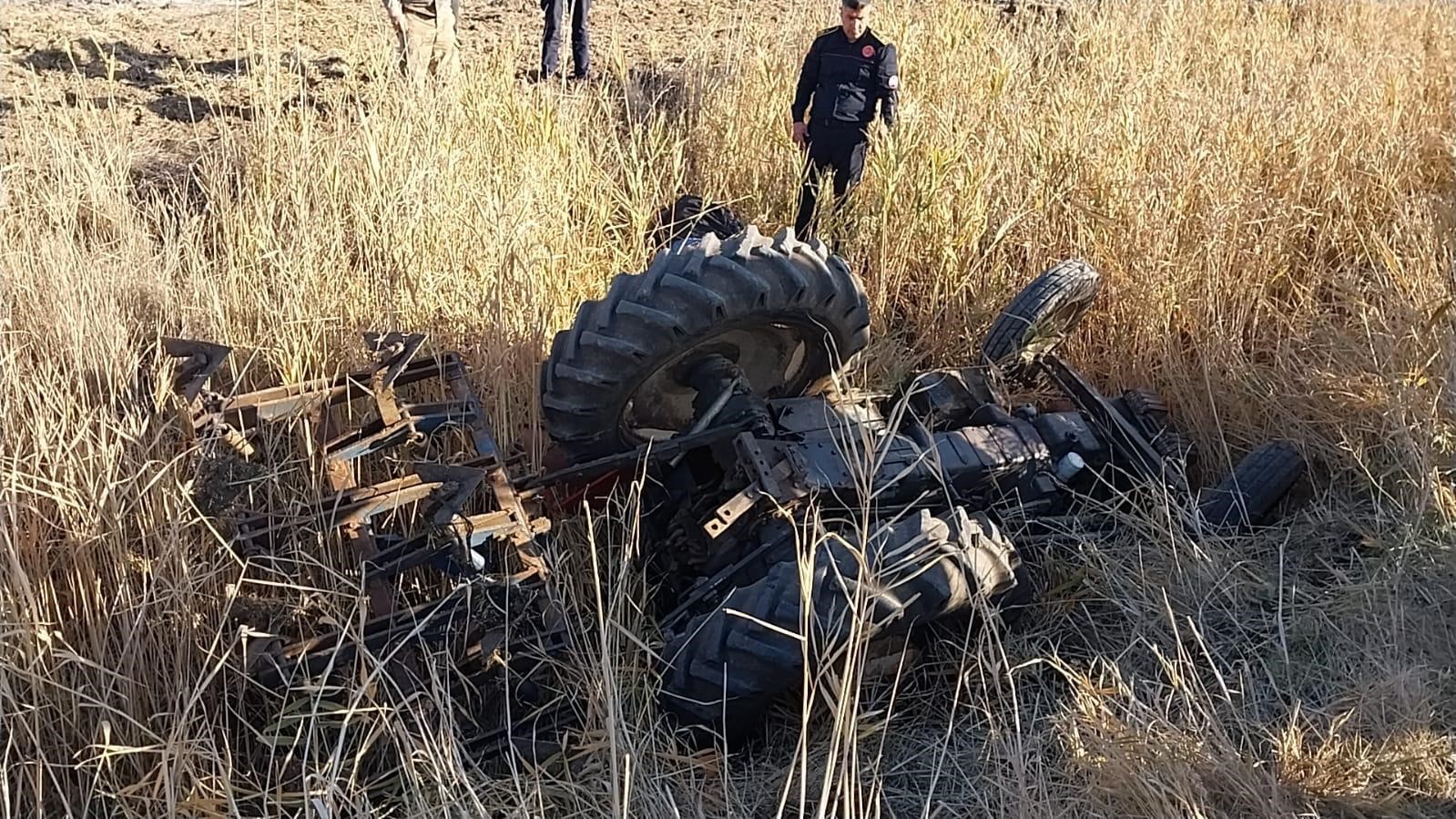 gaziantepte devrilen traktorun surucusu hayatini kaybetti 0 vfasQGDy
