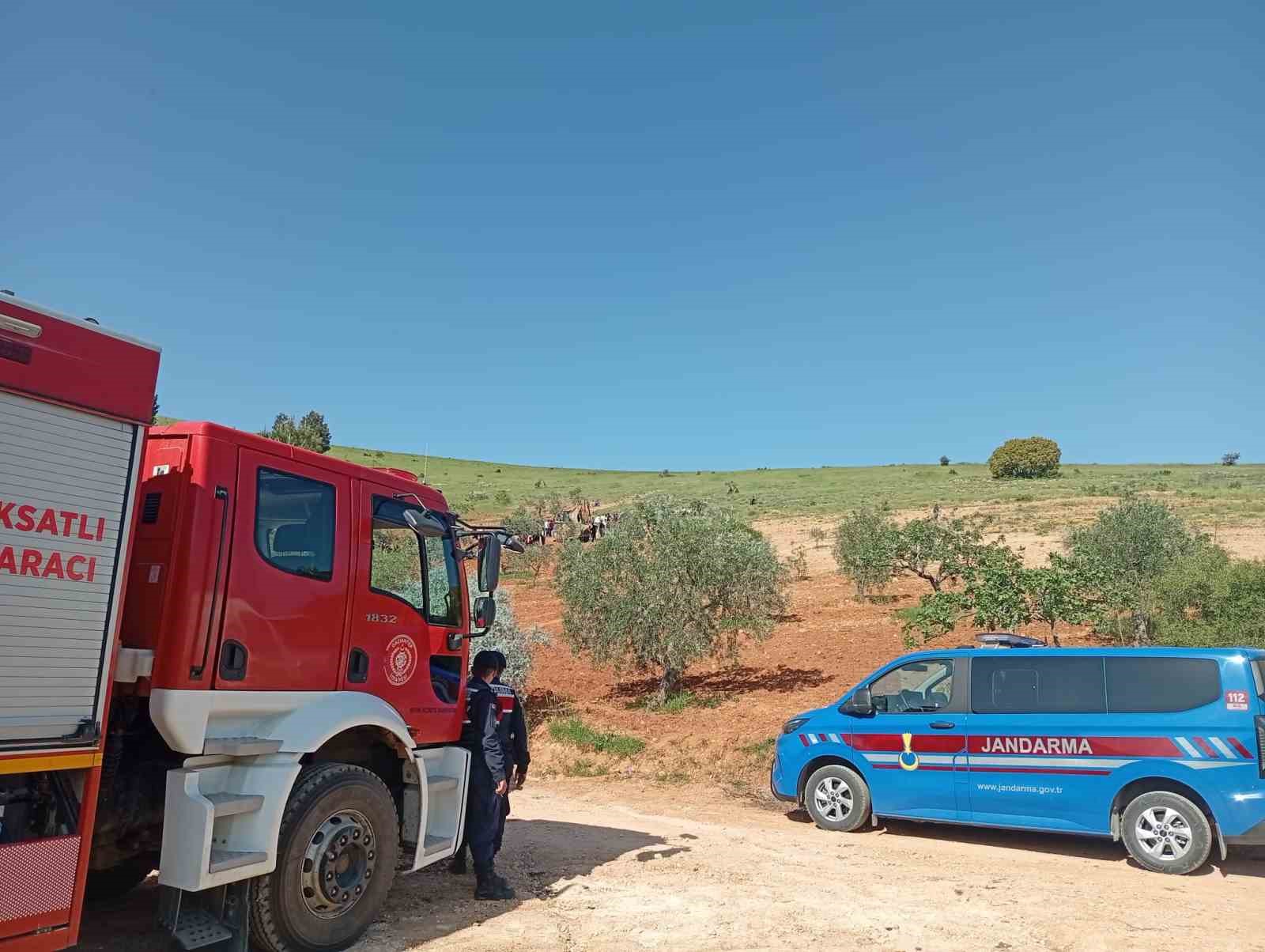 Gaziantep’te devrilen traktörün sürücüsü hayatını kaybetti 5 gaziantepte devrilen traktorun surucusu hayatini kaybetti 1