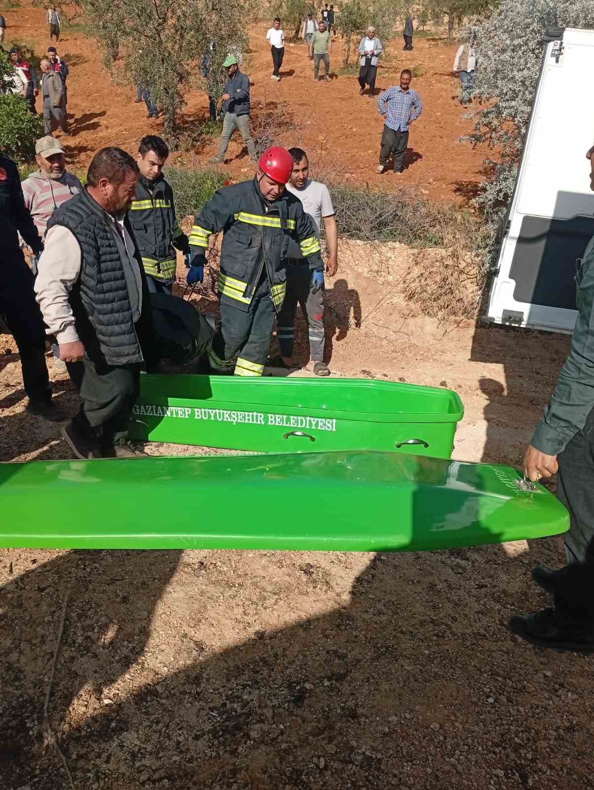Gaziantep’te devrilen traktörün sürücüsü hayatını kaybetti 7 gaziantepte devrilen traktorun surucusu hayatini kaybetti 3 HFalciQd