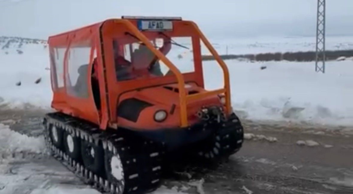 gaziantepte dusuk riski olan hamile kadin paletli kar araciyla kurtarildi 1 uUgj7tKg