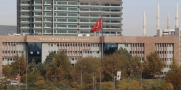 gaziantepte-esinin-yuzunu-tasla-ezip-darbeden-sanik-agir-cezada-yargilanacak-hVCMkGru.jpg