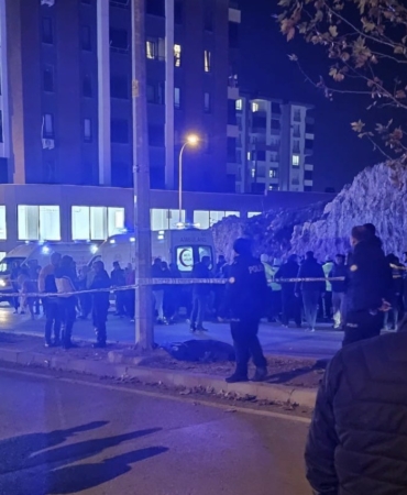 gaziantepte-feci-kaza-otomobilin-carptigi-anne-oldu-kizi-agir-yaralandi-77qL1YaE.jpg