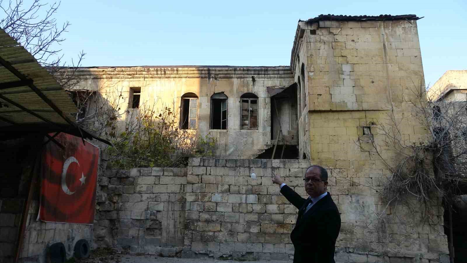 gaziantepte fransiz zulmunun 104 yillik izi sivil halka atilan top mermisi hala duvarda duruyor qnQjpa9V