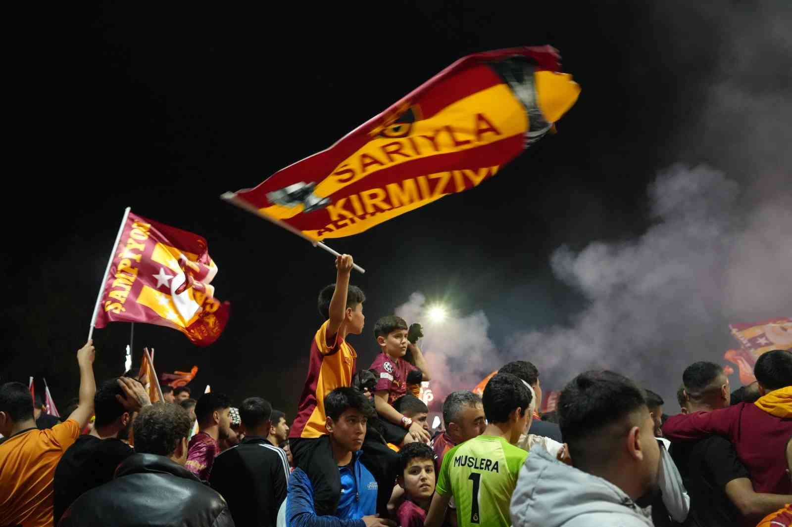 gaziantepte galatasarayin 26 sampiyonlugu kutlandi 0 jpeOHQvp