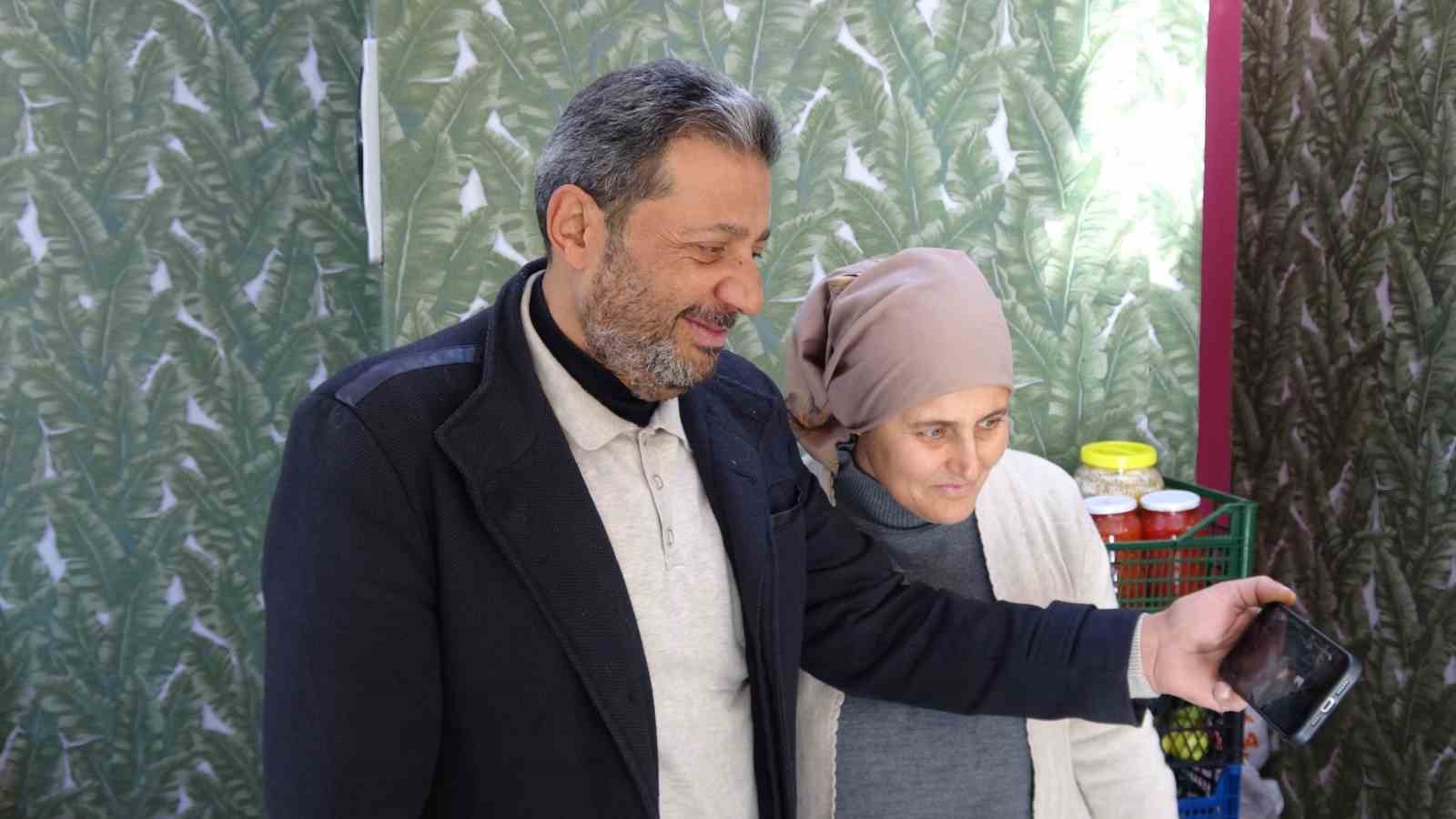 Gaziantep’te gençlerden duygulandıran örnek davranış: Soğan aldılar, parasını kameraya gösterip bıraktılar 7 gaziantepte genclerden duygulandiran ornek davranis sogan aldilar parasini kameraya gosterip biraktilar 3 5KaROkTd