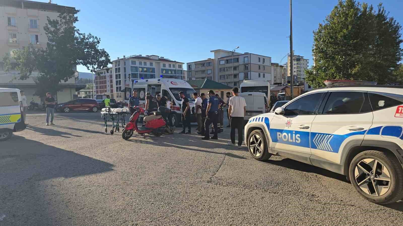 gaziantepte hafif ticari arac ile carpisan motosikletli yaralandi 1 3fk8jqQe