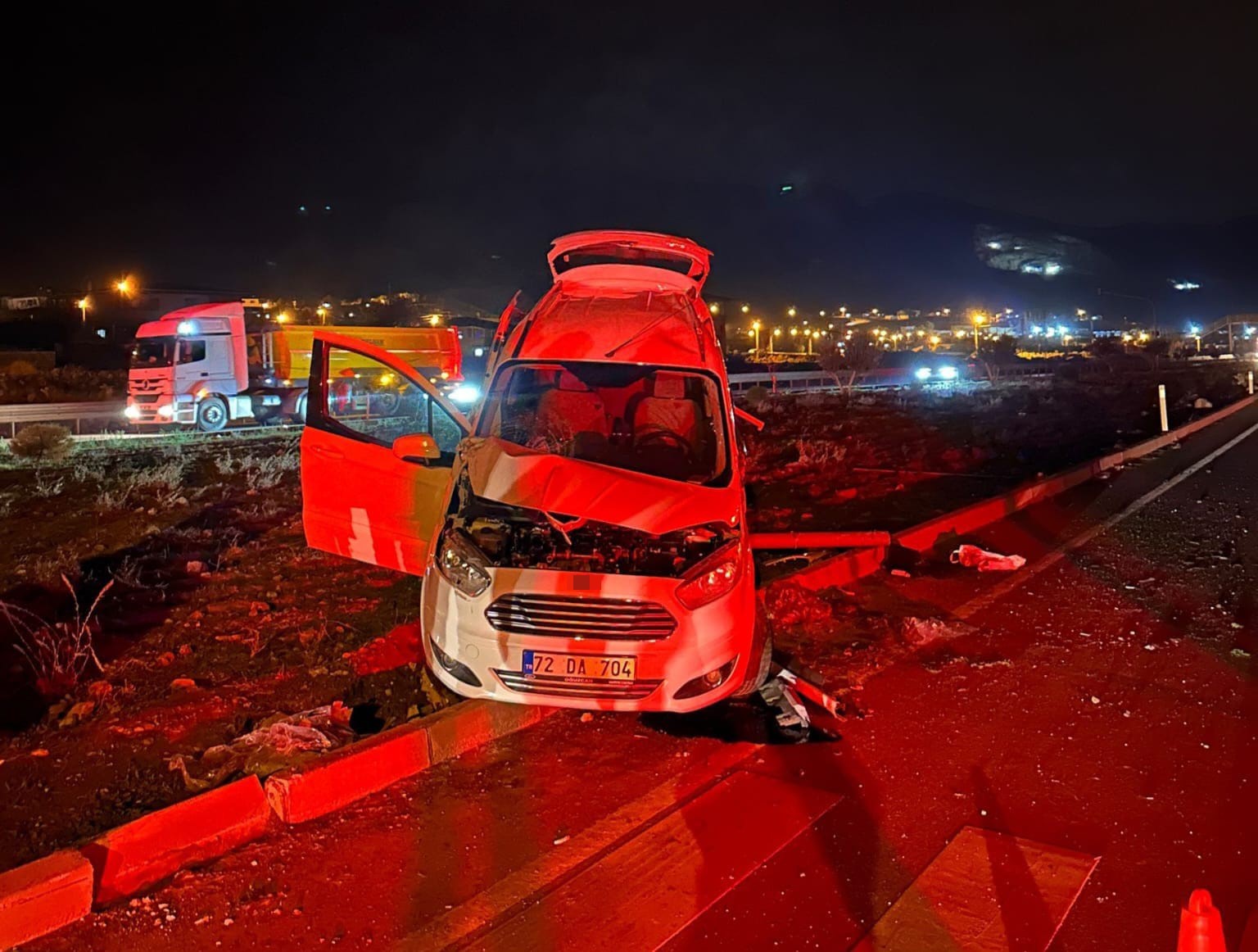 Gaziantep’te hafif ticari araç ile tır çarpıştı: 2’si çocuk 3 yaralı 5 gaziantepte hafif ticari arac ile tir carpisti 2si cocuk 3 yarali 1 cSvDiDFC