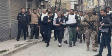 gaziantepte-hareketli-dakikalar-5-kisiyi-rehin-aldi-polise-ates-acti-yakalandi-9FcW7vtw.jpg