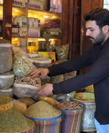 gaziantepte-havalarin-sogumasiyla-vatandaslar-aktarlarin-yolunu-tuttu-bcWyxitR.jpg