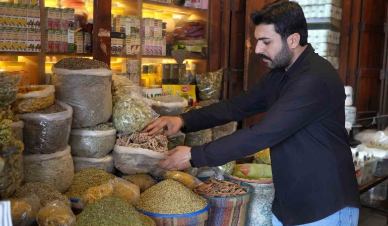 gaziantepte-havalarin-sogumasiyla-vatandaslar-aktarlarin-yolunu-tuttu-bcWyxitR.jpg