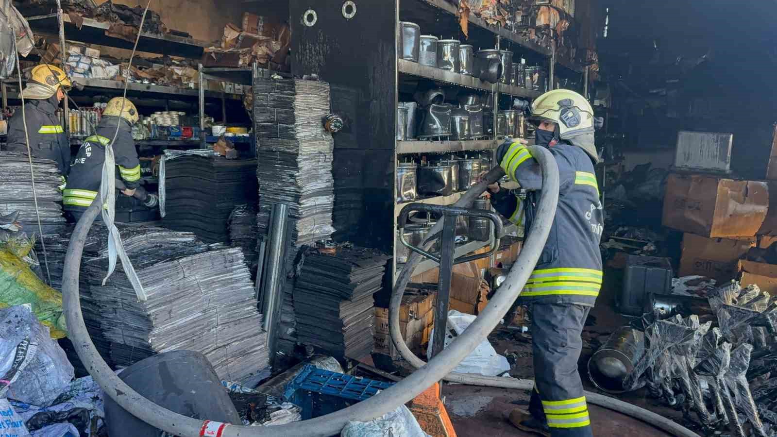 gaziantepte hirdavat malzemeleri satan is yerinde yangin 4 IqGTbwrO