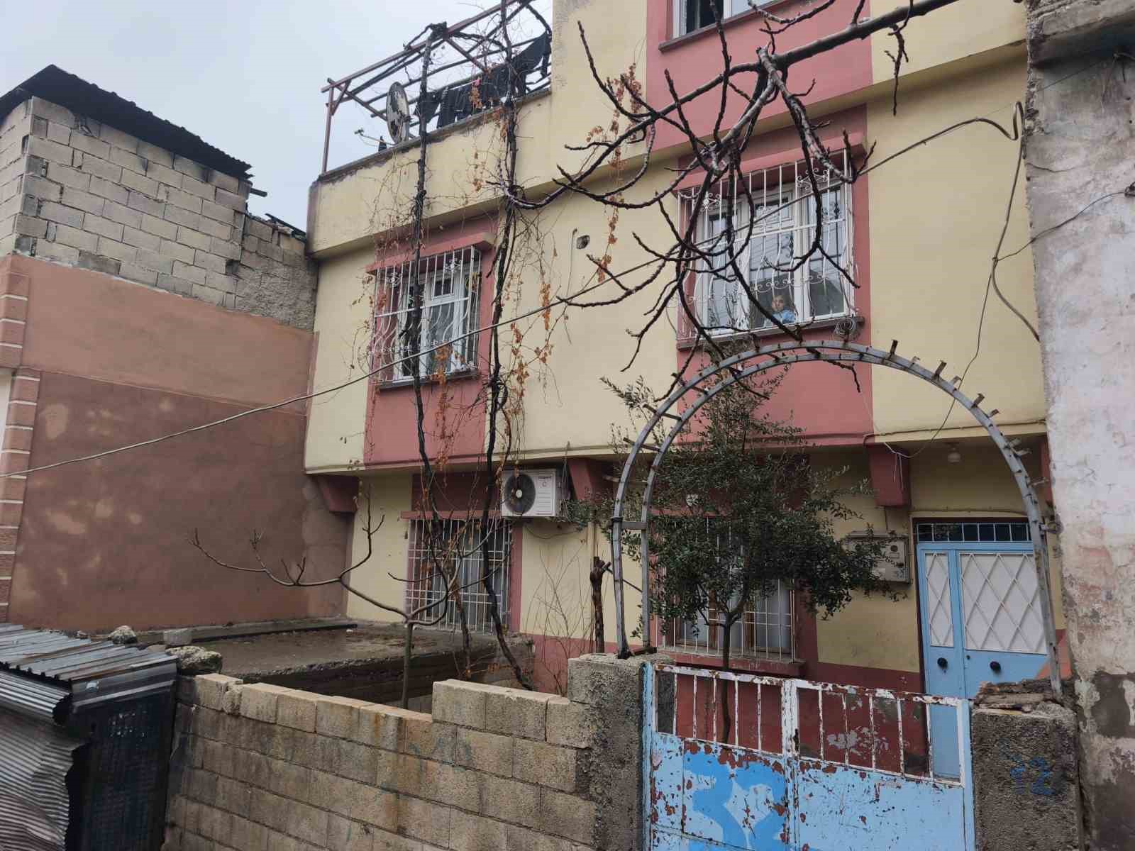 gaziantepte icerisinde 27 milyon tl bulunan kasanin calinma ani kamerada 5 hQwygTL9