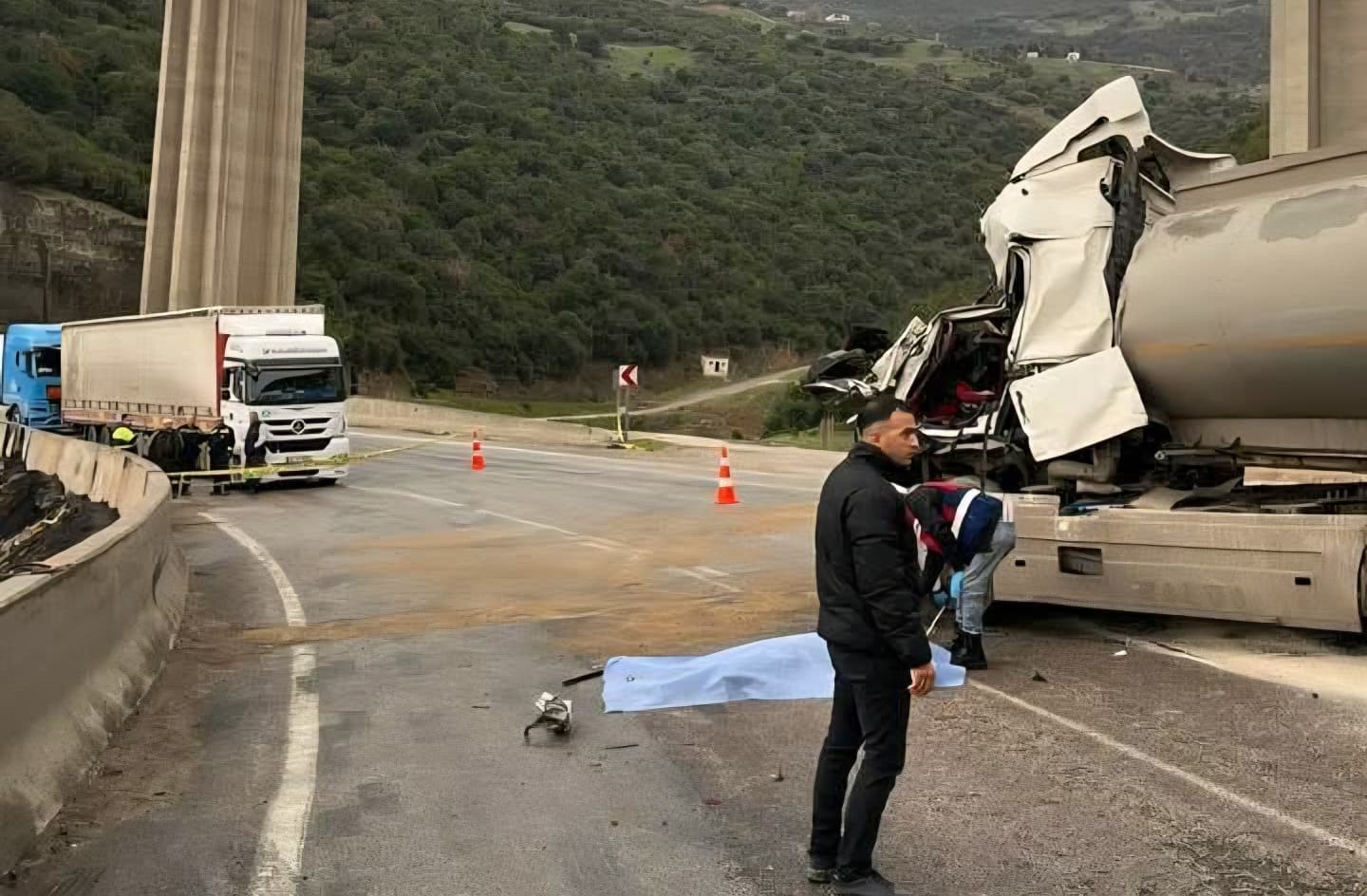 gaziantepte iki tir kafa kafaya carpisti 1 olu 2 Q1LcgVpV