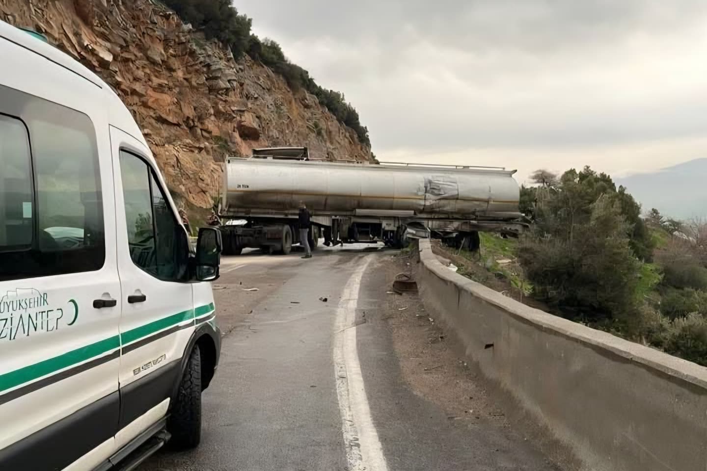 gaziantepte iki tir kafa kafaya carpisti 1 olu 3