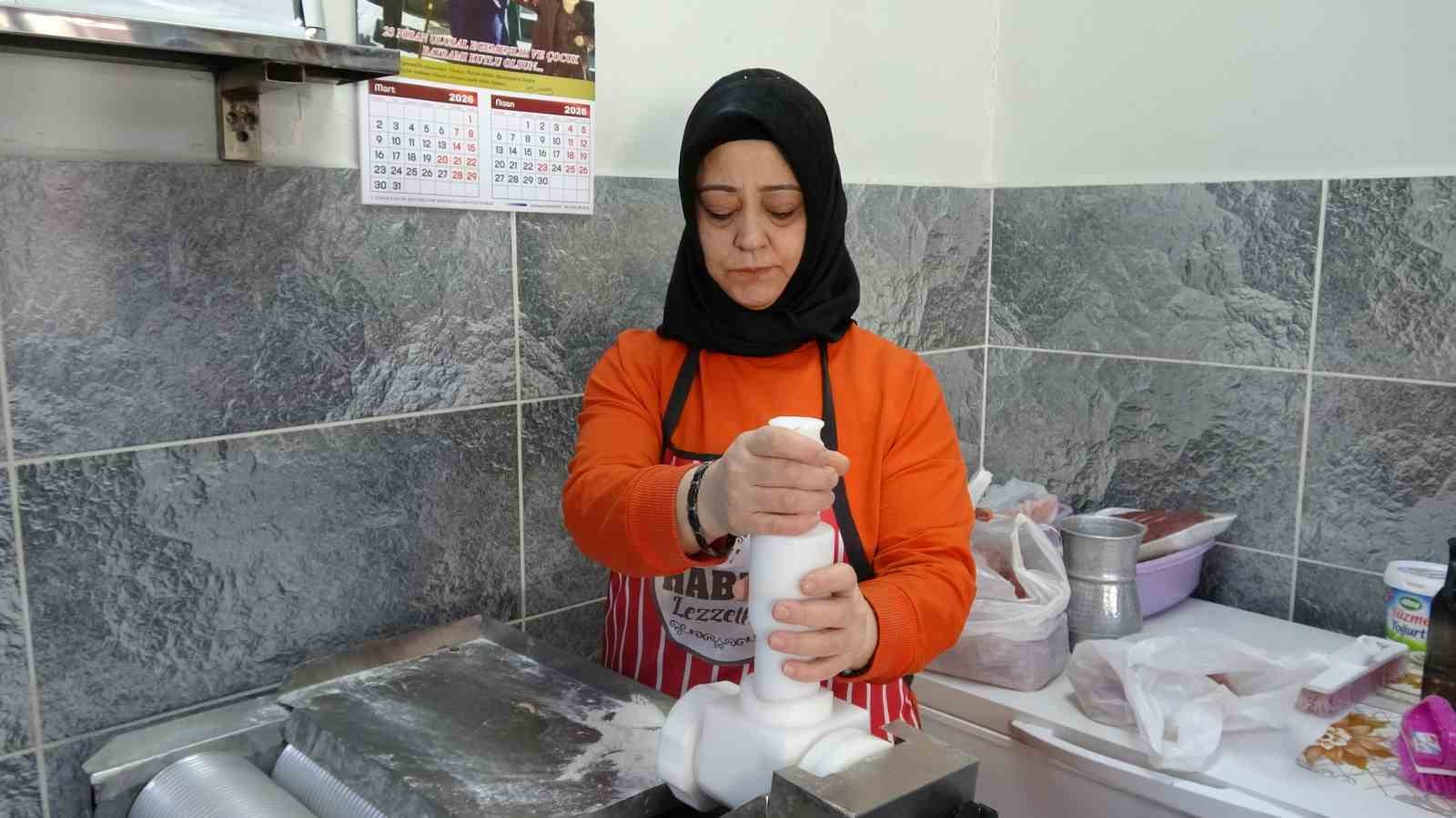 gaziantepte kadinlarin bayram icin yuvalama mesaisi basladi 3 OuyVaTn5