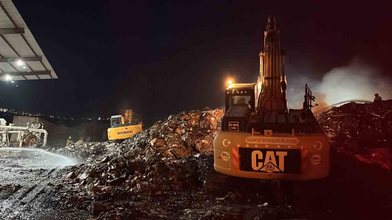 gaziantepte kagit fabrikasindaki yangin kontrol altina alindi 0 EmvFekIR