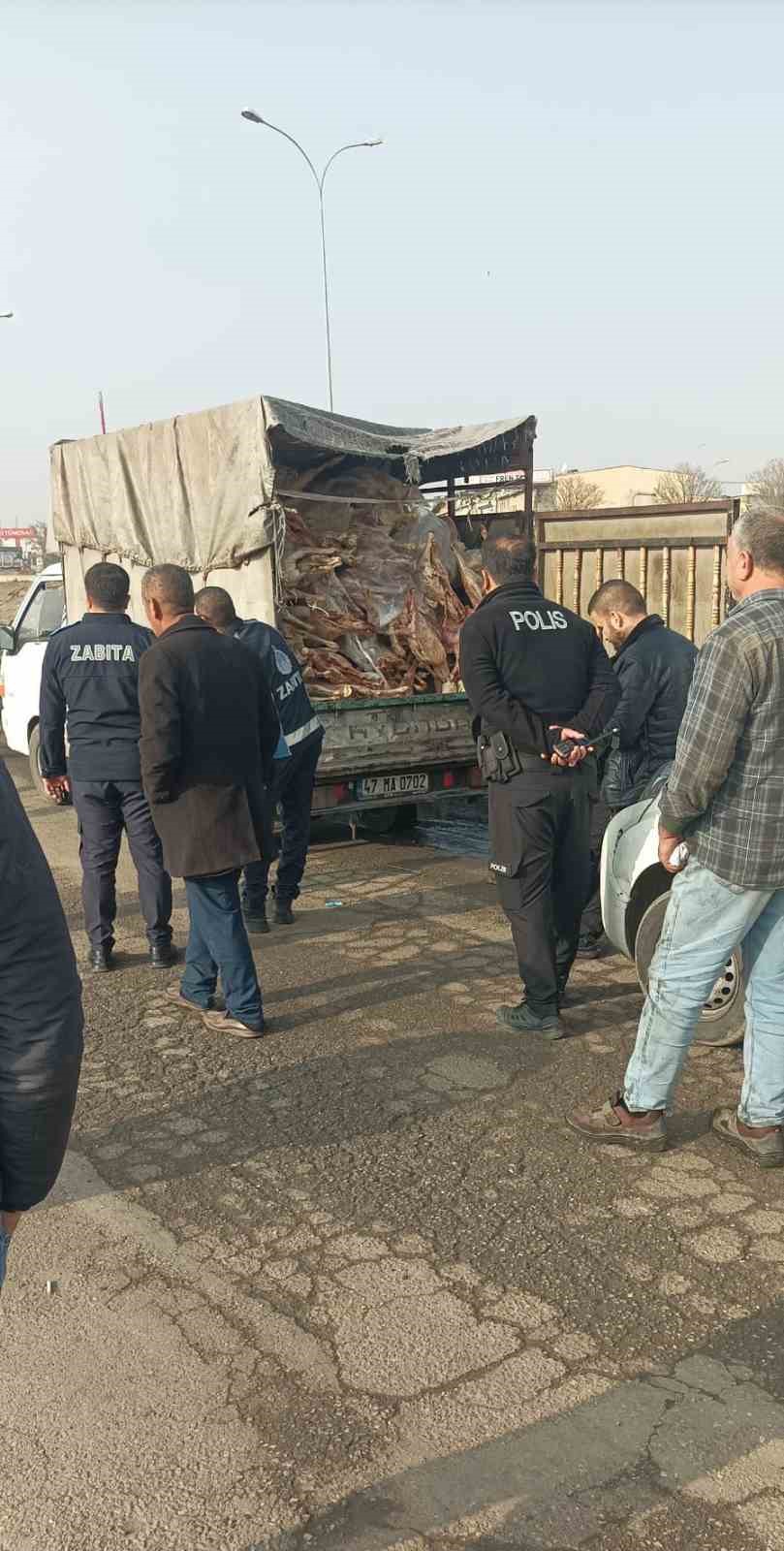 gaziantepte kamyonet kasasinda kilolarca bozuk et ele gecirildi 1 XwqhWTeL