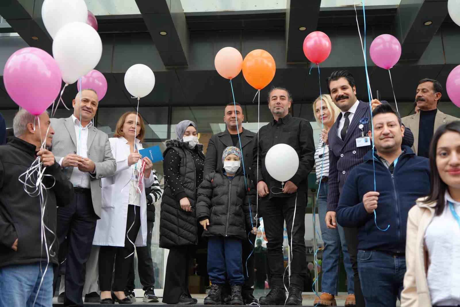 Gaziantep’te kanseri yenen Melih Tuğra için gökyüzüne balonlar bırakıldı 4 gaziantepte kanseri yenen melih tugra icin gokyuzune balonlar birakildi 0 kqWtFSWa