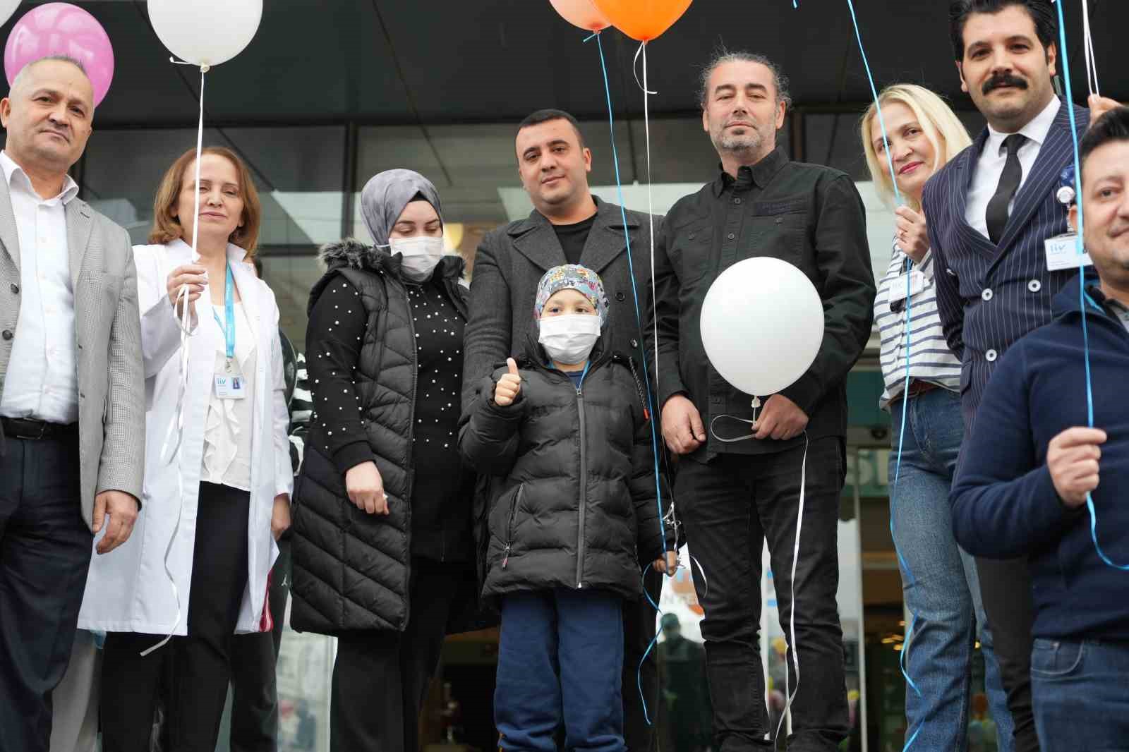 Gaziantep’te kanseri yenen Melih Tuğra için gökyüzüne balonlar bırakıldı 8 gaziantepte kanseri yenen melih tugra icin gokyuzune balonlar birakildi 4 CQmSm3vt