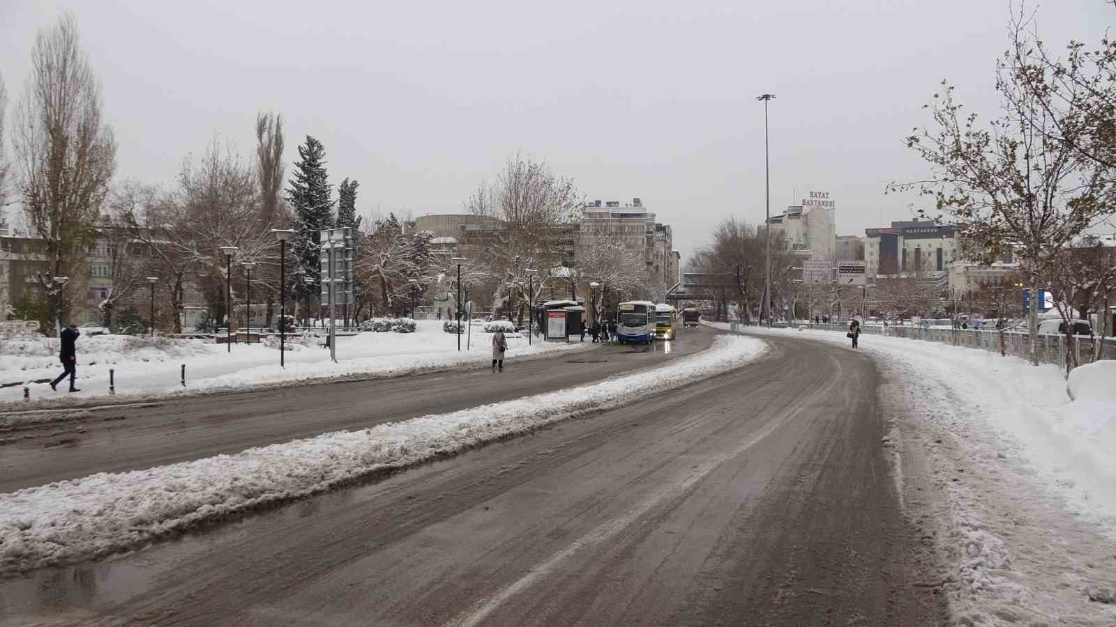 gaziantepte kar yagisi sonrasi yollar bos kaldi 2 NOCagSrA