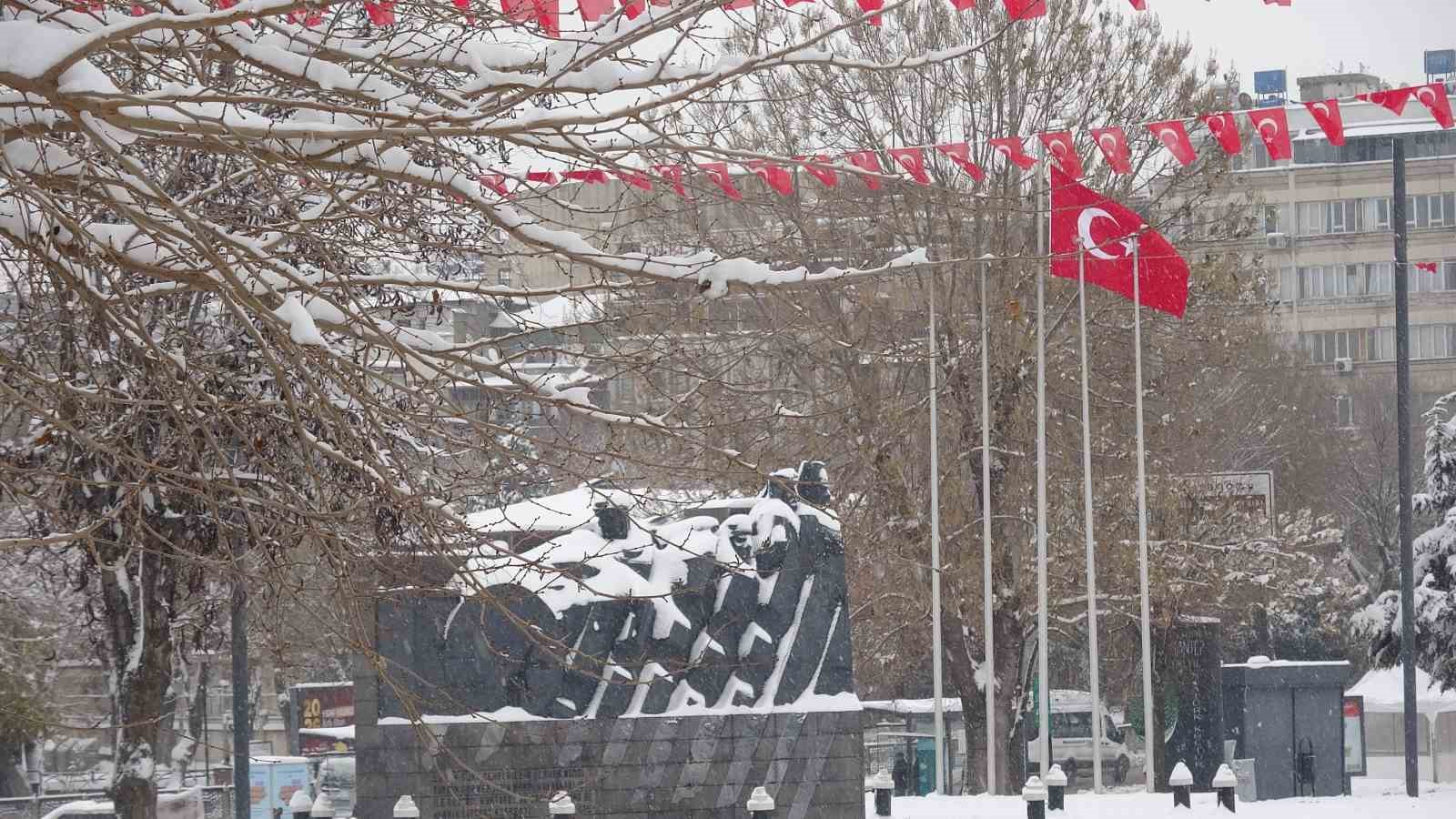 gaziantepte kar yagisi sonrasi yollar bos kaldi 6 XRKsXjUd