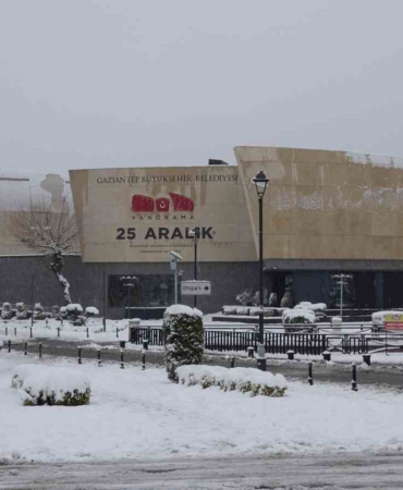 gaziantepte-kar-yagisi-sonrasi-yollar-bos-kaldi-bLdJWV1z.jpg