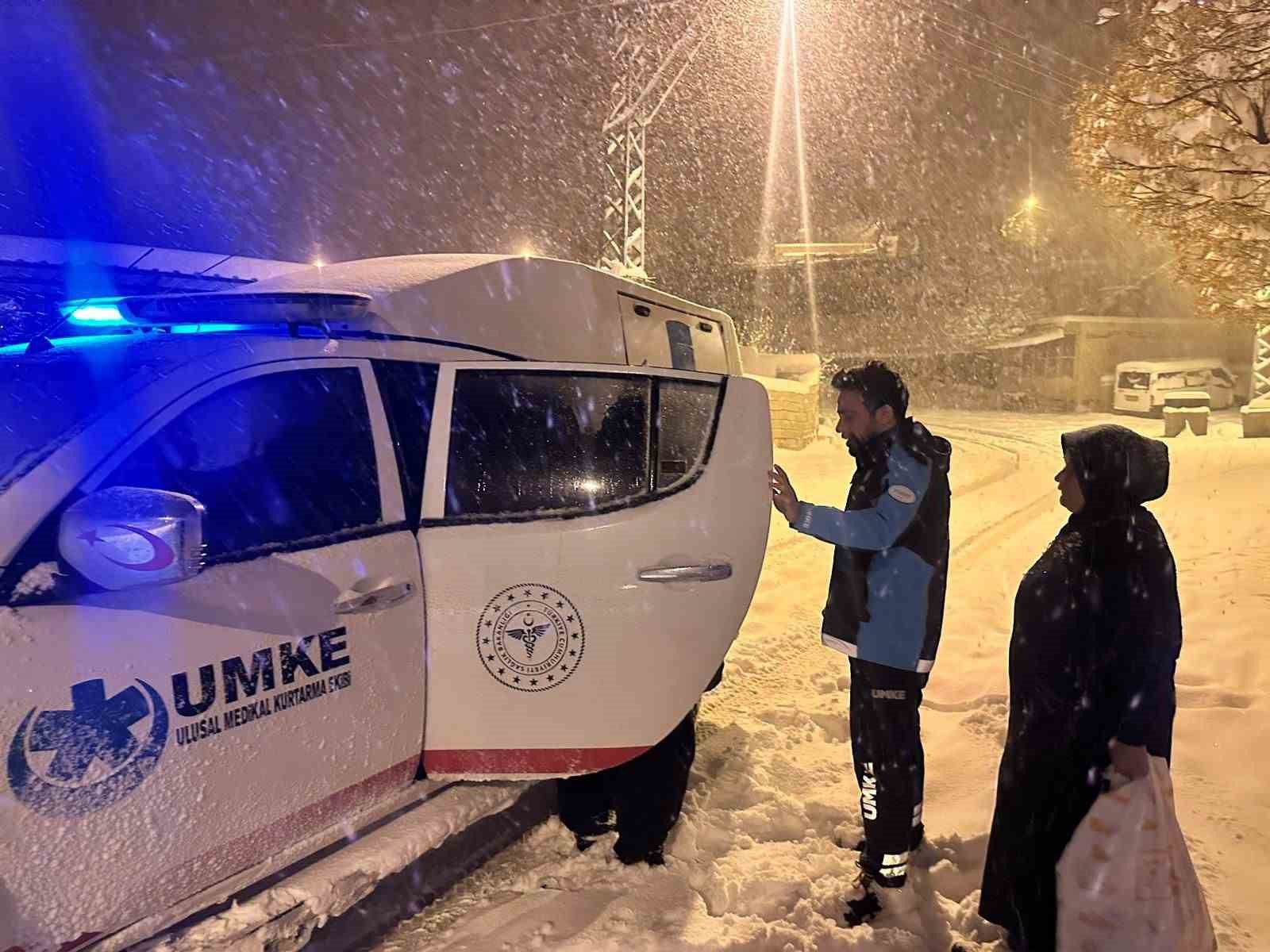 Gaziantep’te karbonmonoksit gazından etkilenen 9 kişilik ailenin imdadına UMKE yetişti 7 gaziantepte karbonmonoksit gazindan etkilenen 9 kisilik ailenin imdadina umke yetisti 3