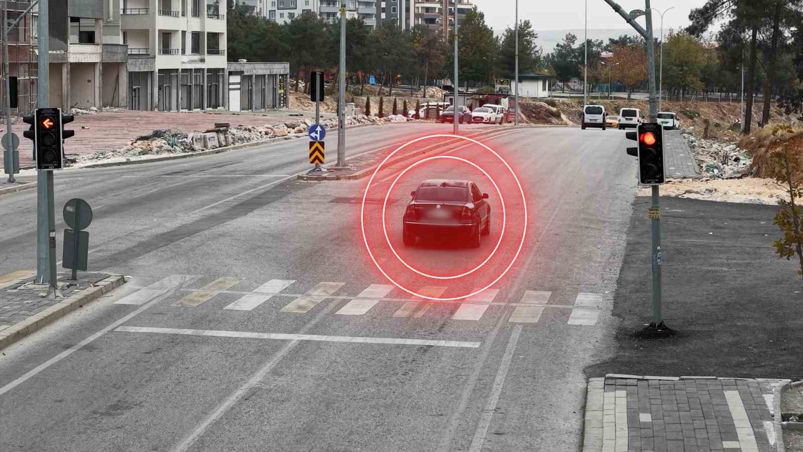 gaziantepte kirmizi isik ihlali yapan 990 araca ceza 5 sB25AJKY
