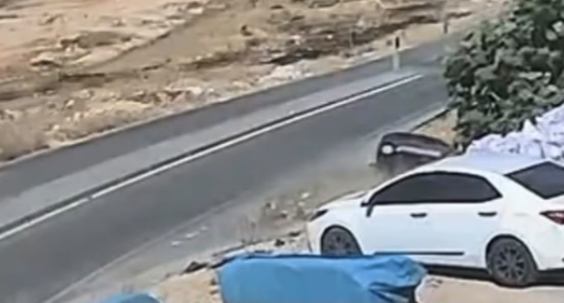 Gaziantep’te kontrolden çıkan araç menfezde ters döndü: Kaza kamerada 4 gaziantepte kontrolden cikan arac menfezde ters dondu kaza kamerada 0 pj42wHW3