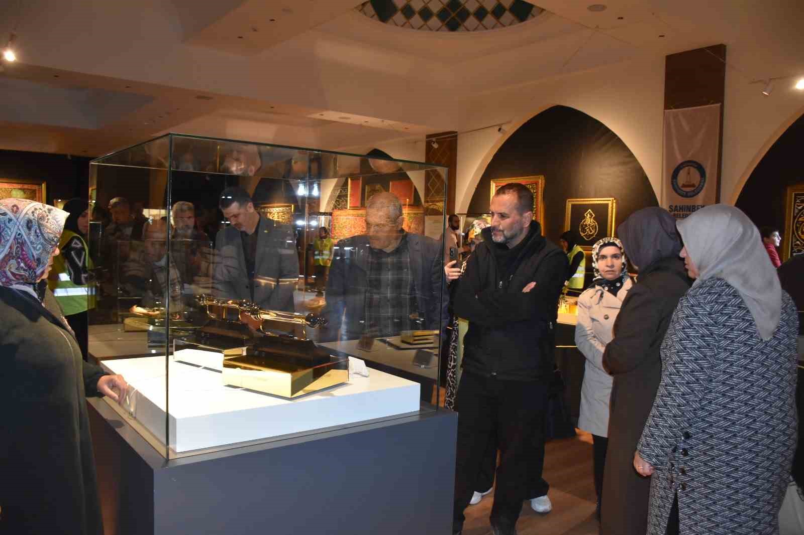 gaziantepte kutsal emanetler sergisi ziyaretci akinina ugradi 0