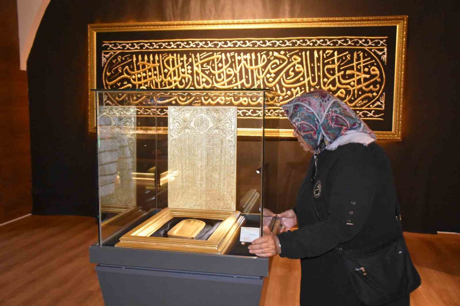 gaziantepte kutsal emanetler sergisi ziyaretci akinina ugradi 4 XuStP8La