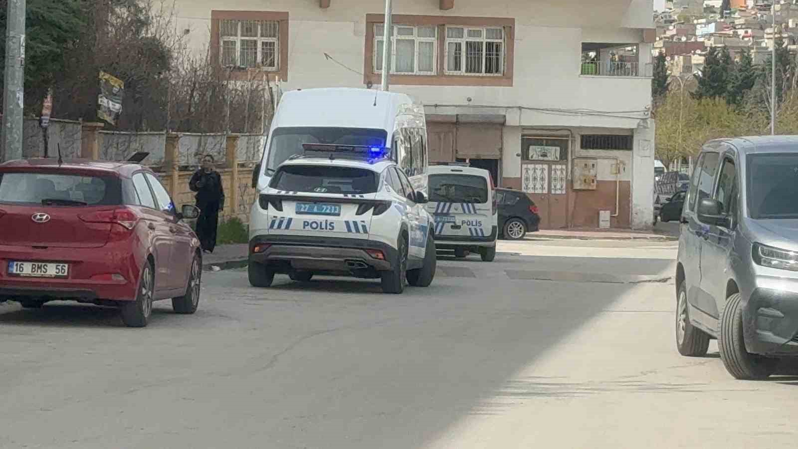 gaziantepte lise onunde kurusiki tabancali saldiri panigi 1 84FlJeMe